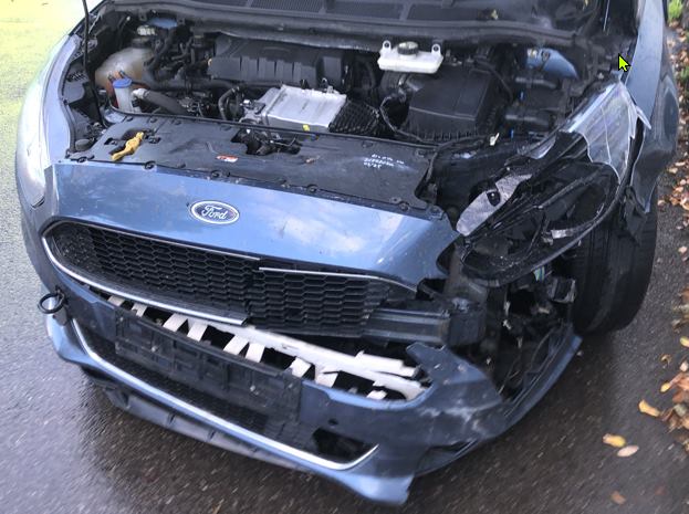 Fachgerechte Begutachtung eines Unfallschadens am Fahrzeug